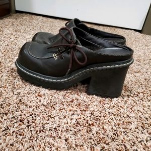 Womens brown clogs